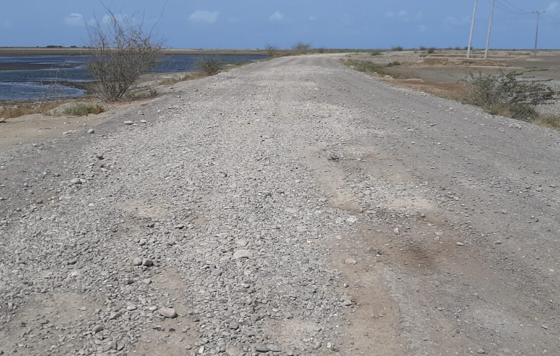 جاده دسترسی به جاذبه های گردشگری ساحل کرگان نیازمند توجه مسئولان /+ فیلم