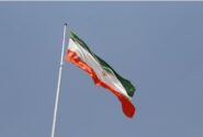 اهتزاز بزرگترین پرچم جمهوری اسلامی ایران نصب شده در هرمزگان در میناب